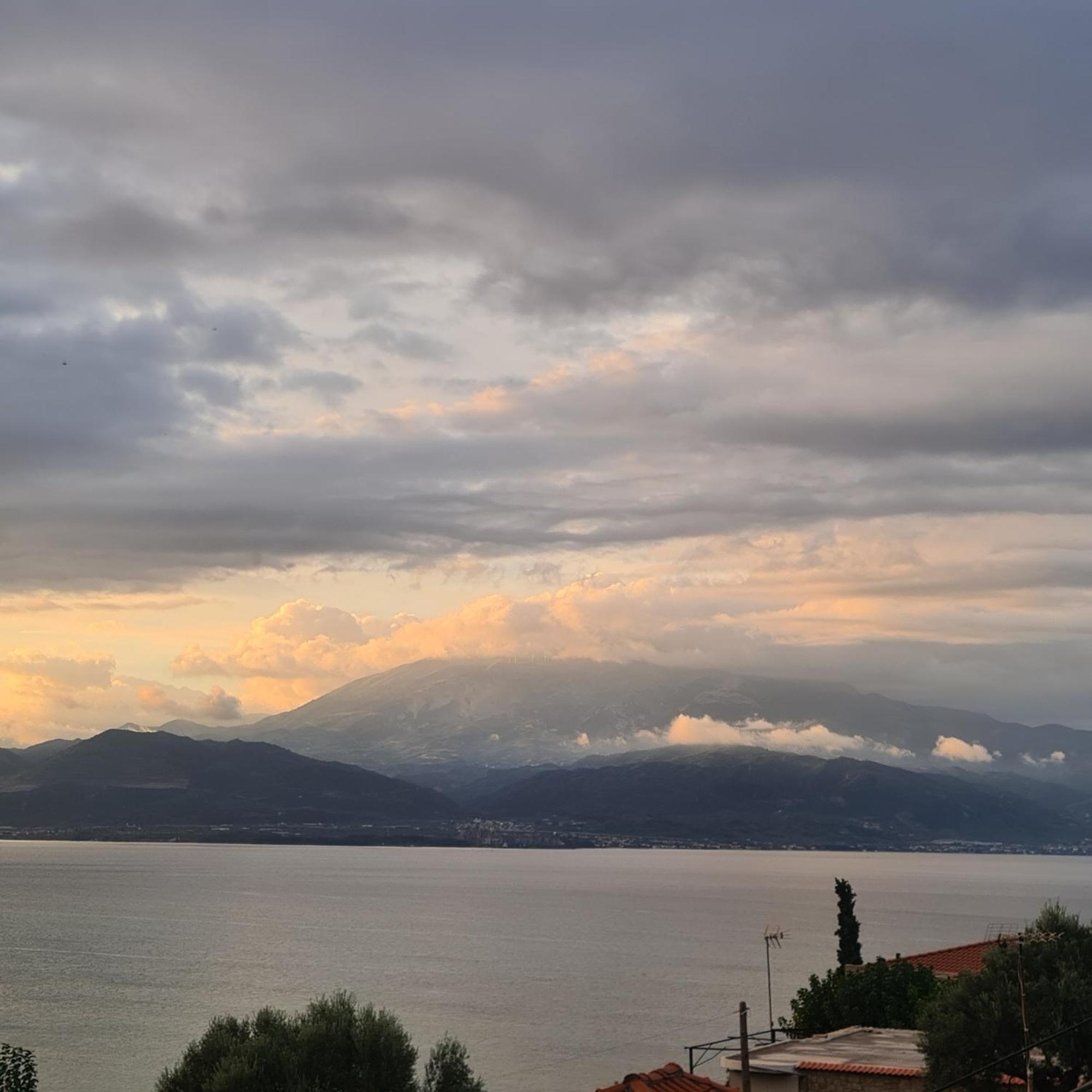 Willa View By The Castle Nafpaktos Zewnętrze zdjęcie